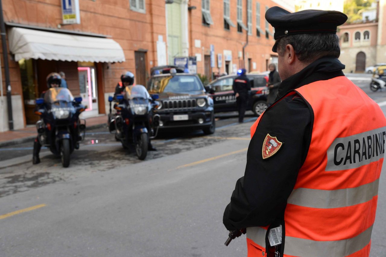 Spaccio continuo in appartamento, pusher arrestati dai carabinieri