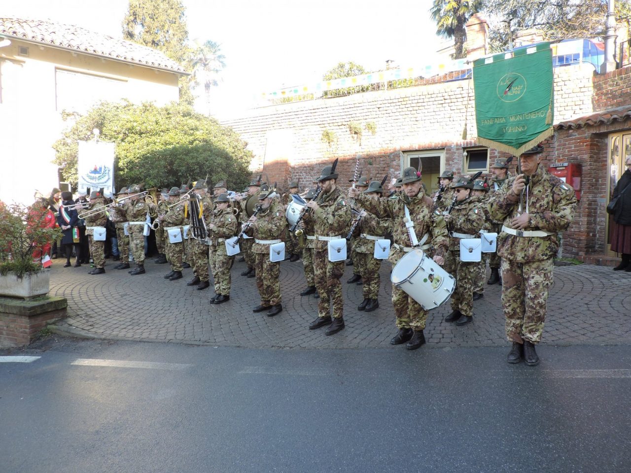 Penne nere in festa per i settant’anni della sezione a Sciolze