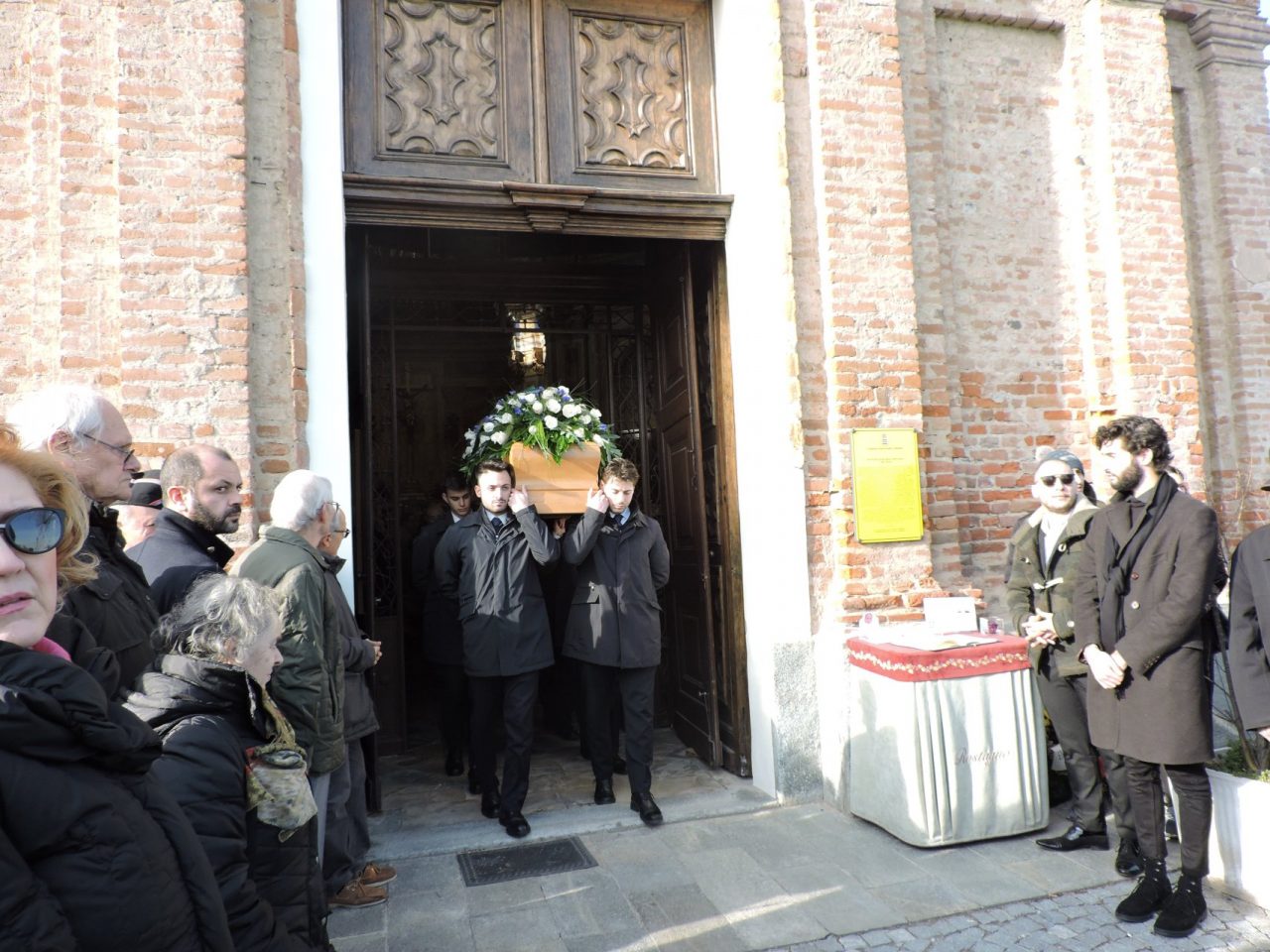 Beppe Cerchio, una folla immensa per il funerale