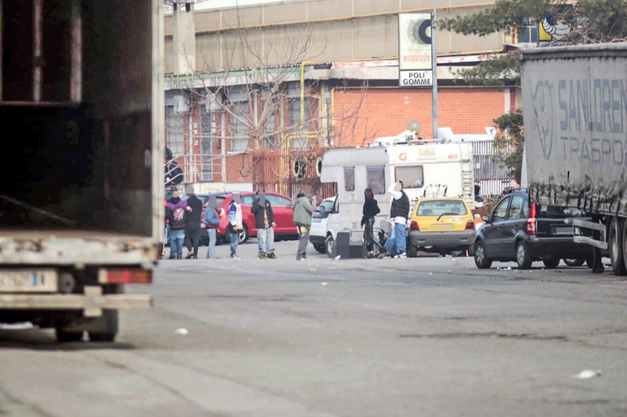 Rave party a Pescarito, in centinaia occupano uno stabile abbandonato