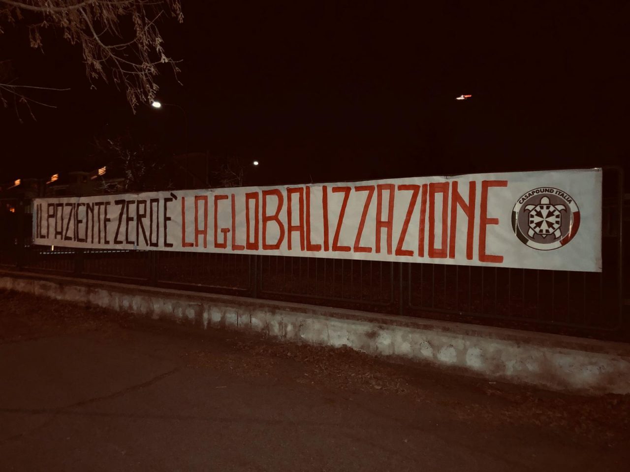“Il paziente zero è la globalizzazione”, striscioni di CasaPound in città