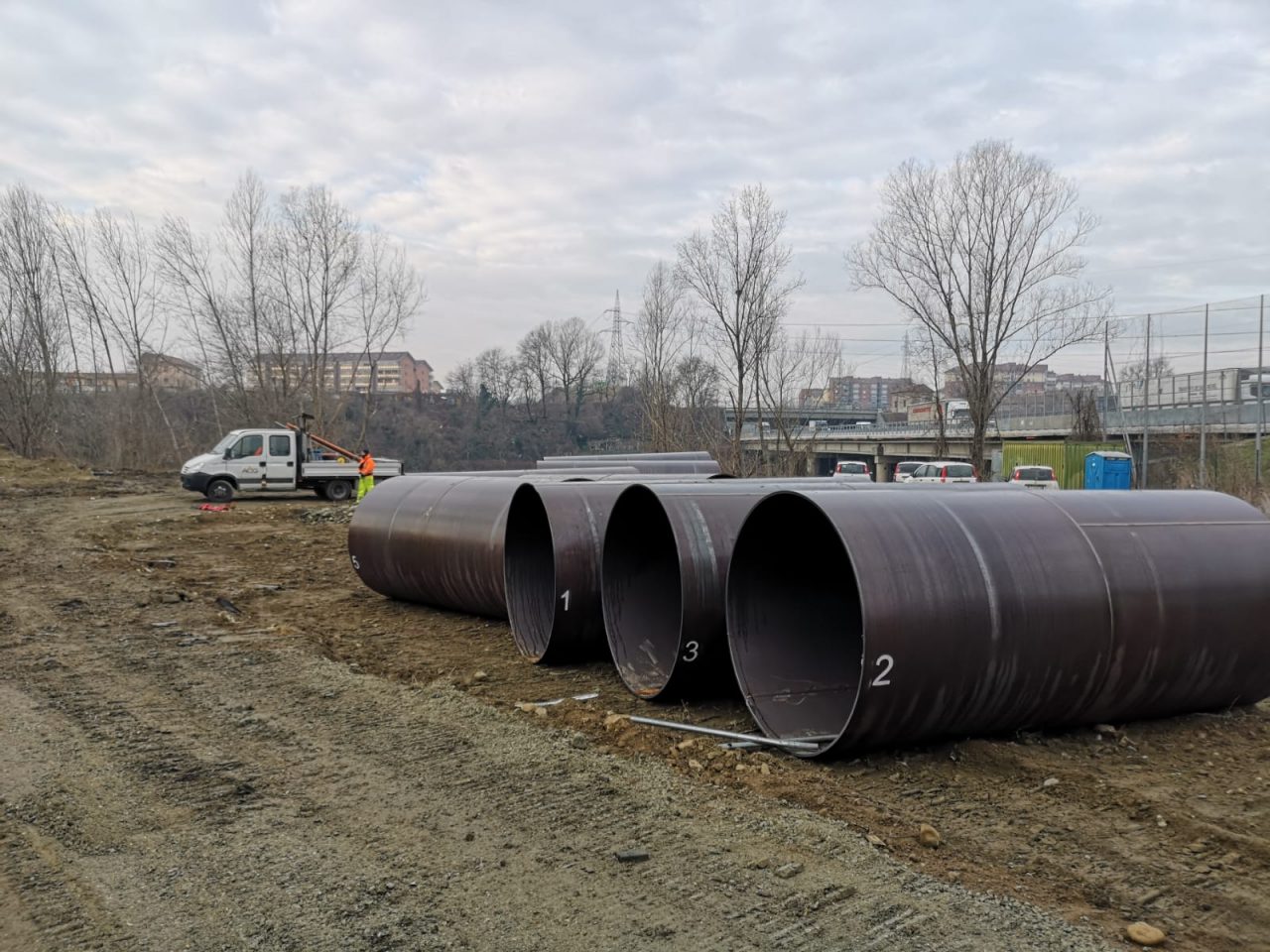 Campo rom di strada Aeroporto, iniziato abbattimento case abusive e baracche