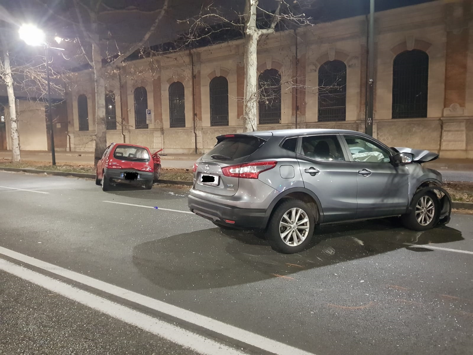 Le immagini delle auto coinvolte nell'incidente stradale a Torino