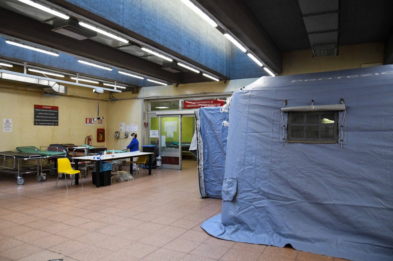 Sparite mascherine al pronto soccorso, indagini in corso