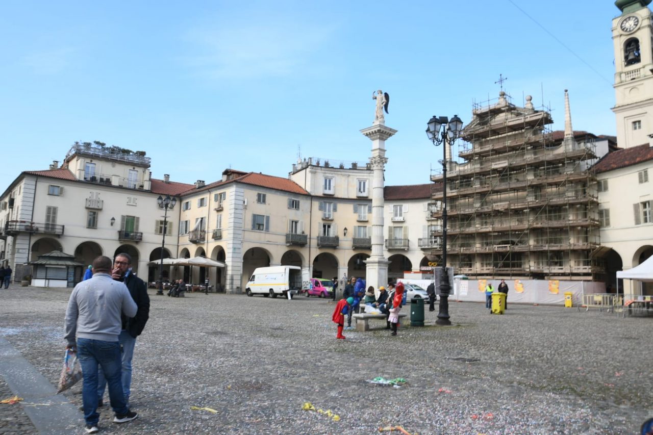 Piazza Annunziata deserta per la sospensione del Real Carnevale di Venaria