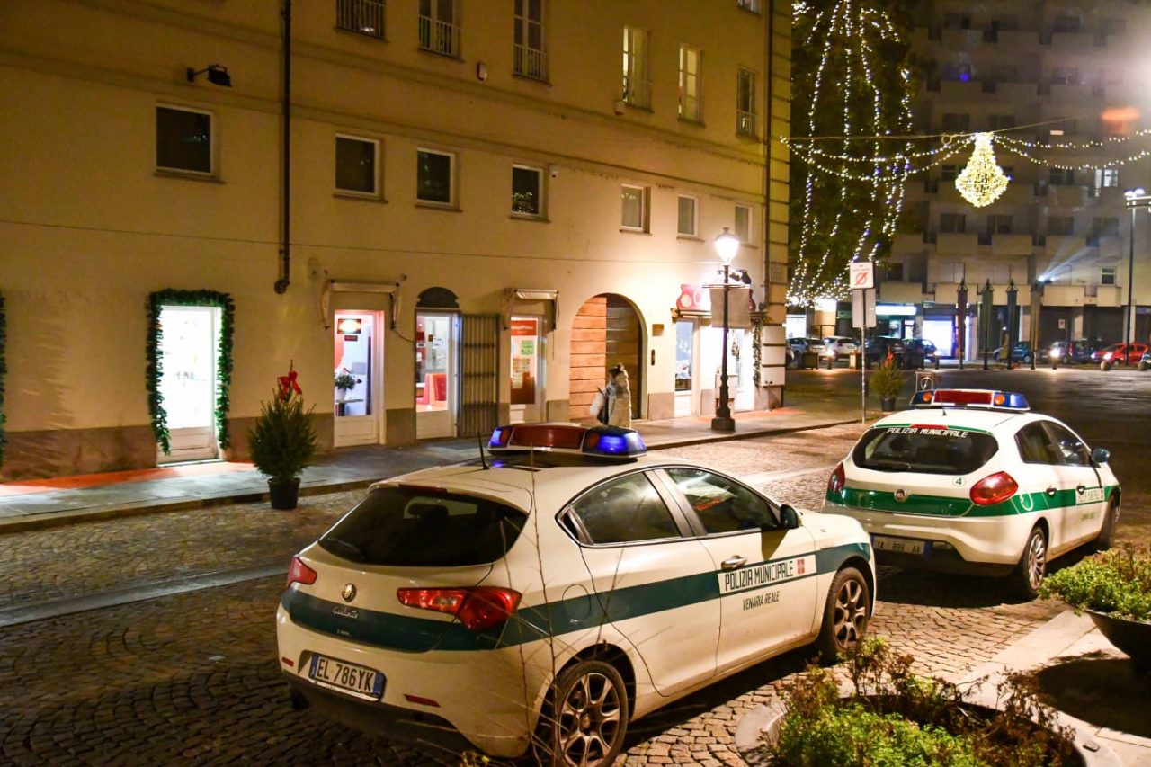 Il blitz è stato condotto dagli agenti della Municipale di Venaria