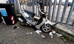 Scooter abbandonato da mesi nell'area mercatale: di chi è?