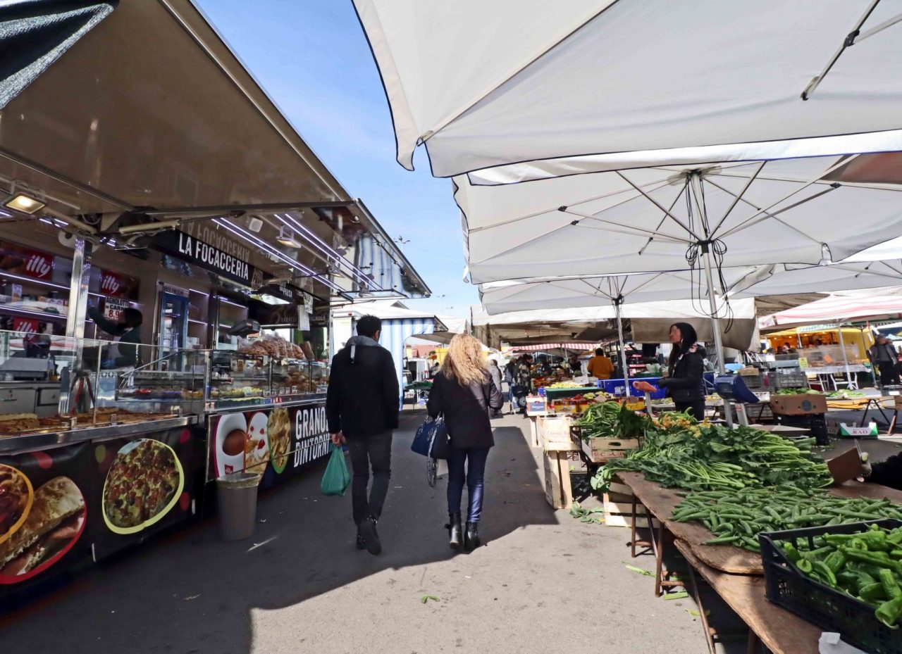 Al mercato "reggono" soprattutto i banchi della piastra alimentare