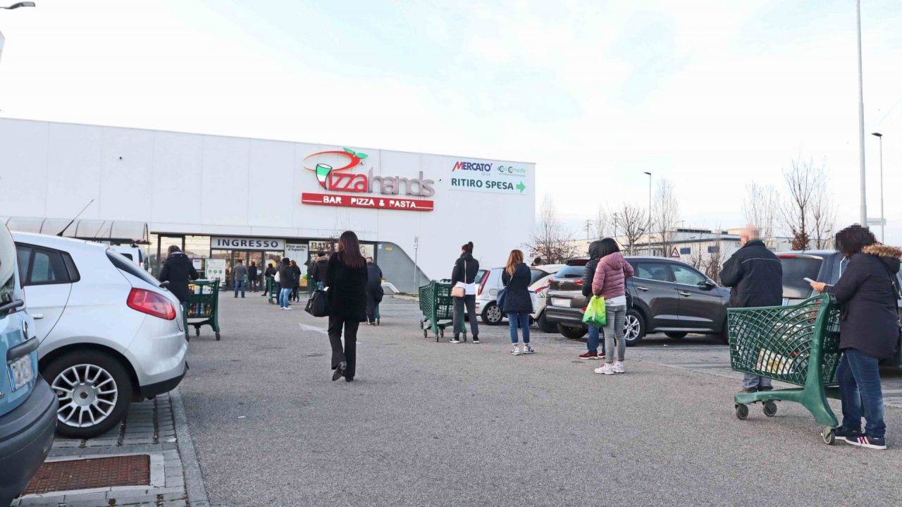 L'ingresso del Mercatò di corso Piemonte
