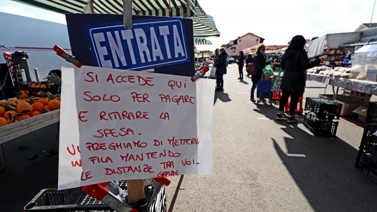 Garantite le distanze al mercato di Settimo