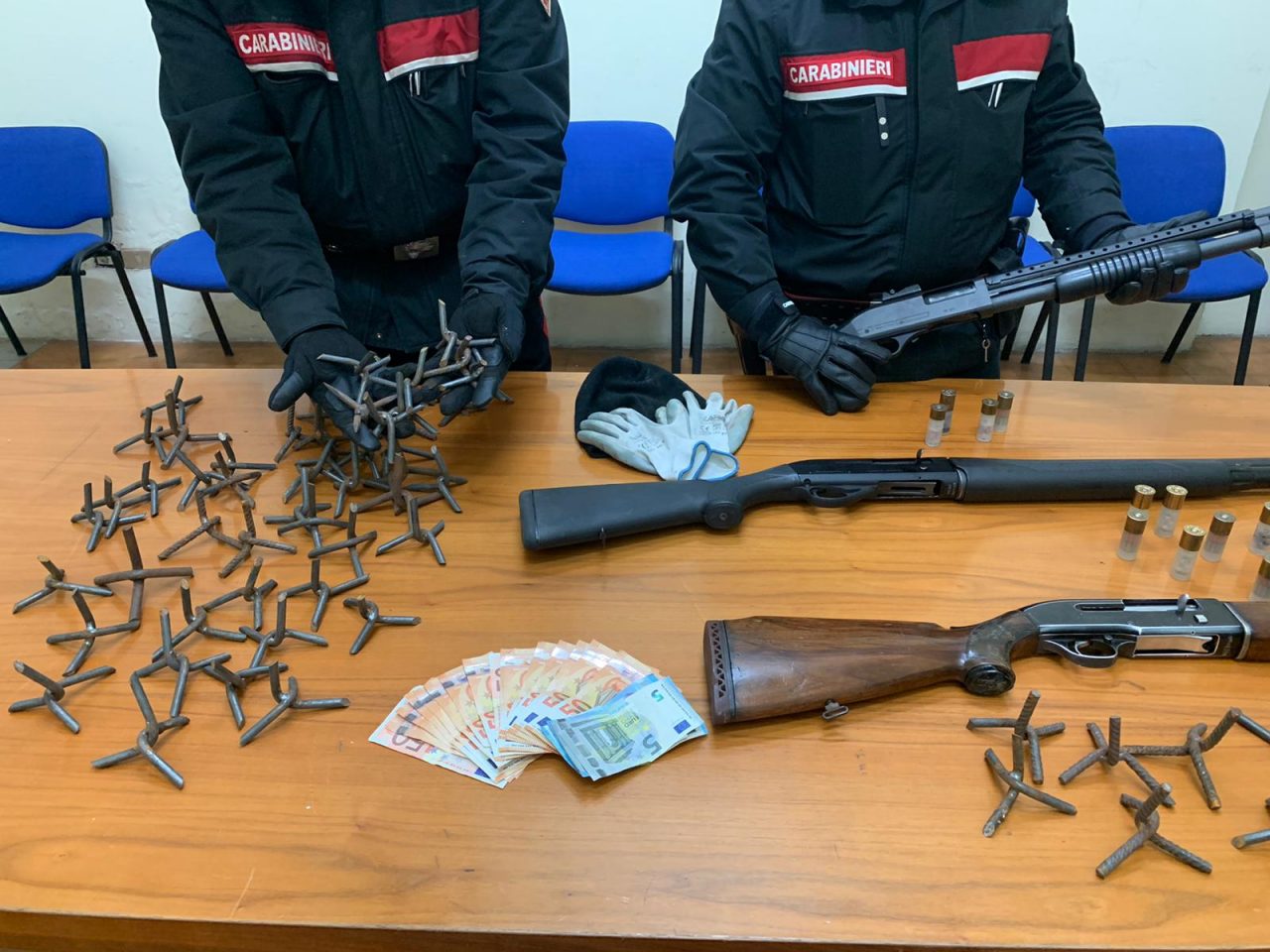 Sventato un assalto al portavalori, in auto armi e chiodi a punte