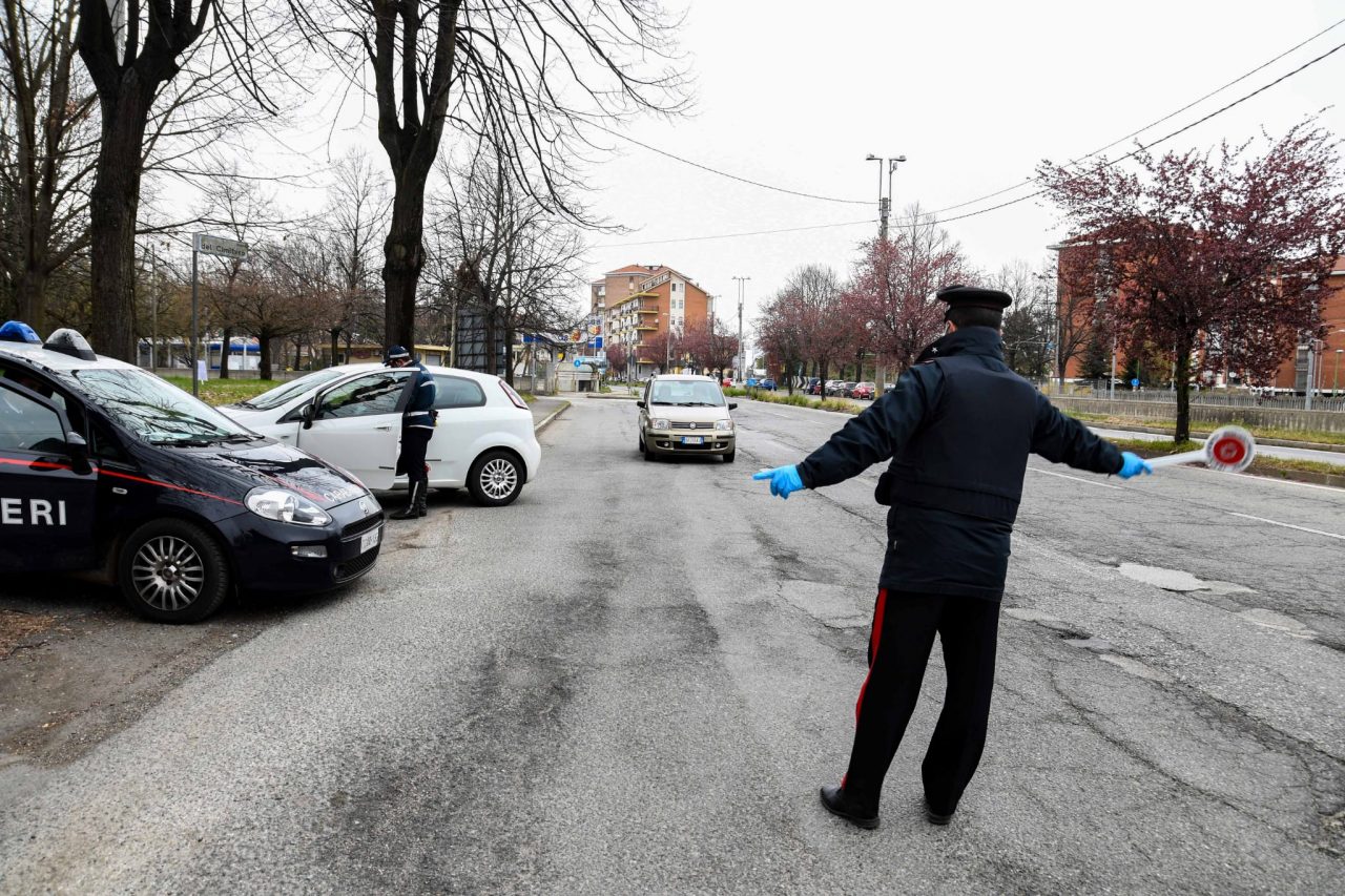 Covid-19, aumentano i controlli delle forze dell’ordine