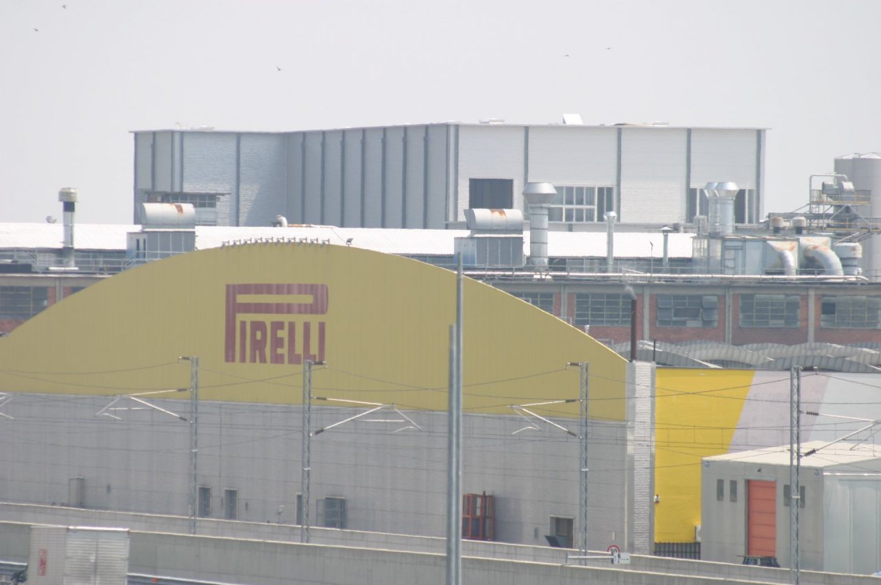 Dipendente della Pirelli di Settimo positivo al Coronavirus, produzione rallentata