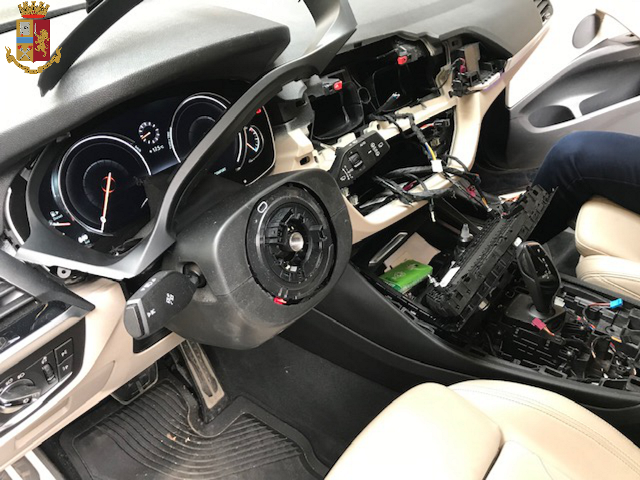 Arrestata la banda delle Bmw: in 120 secondi smontavano la plancia e scappavano