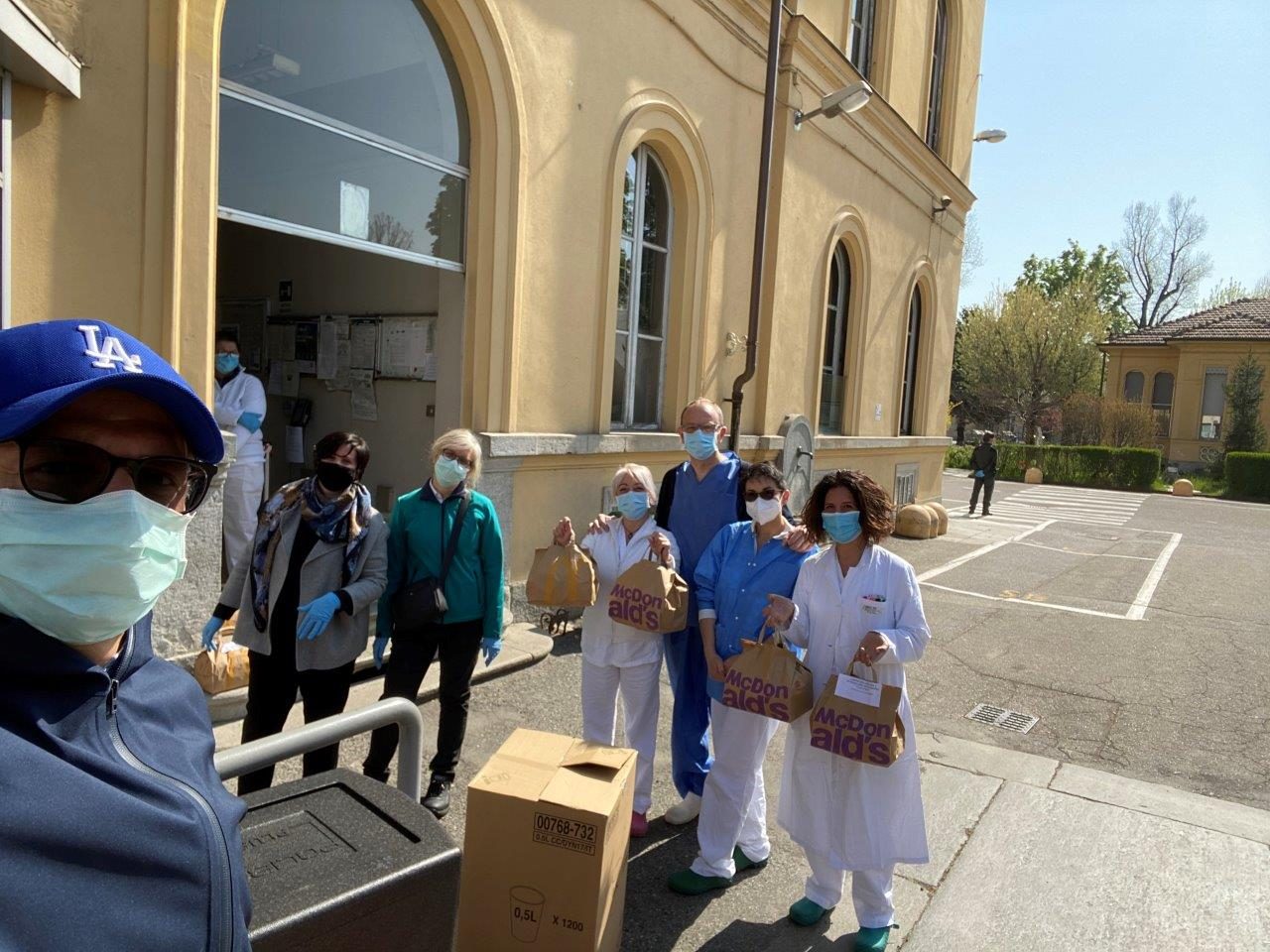 Emergenza Coronavirus: McDonald’s regala oltre 1000 pasti all’ospedale Amedeo di Savoia. LE FOTO