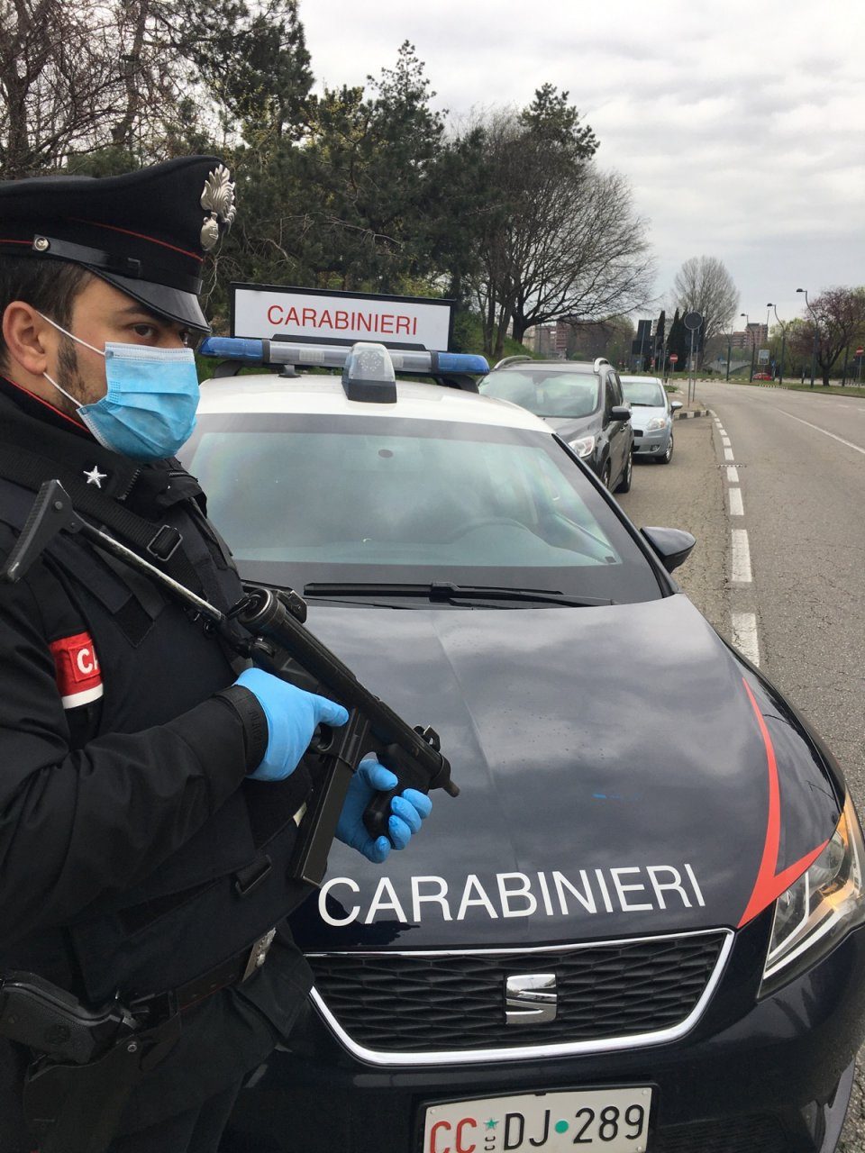 Cerca di estorcere denaro al parroco con una scusa: “Mio figlio è morto e ho bisogno di soldi”, ma è tutto falso – VIDEO 