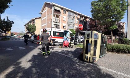 Incidente all'incrocio del Villaggio Fiat, un'auto si ribalta