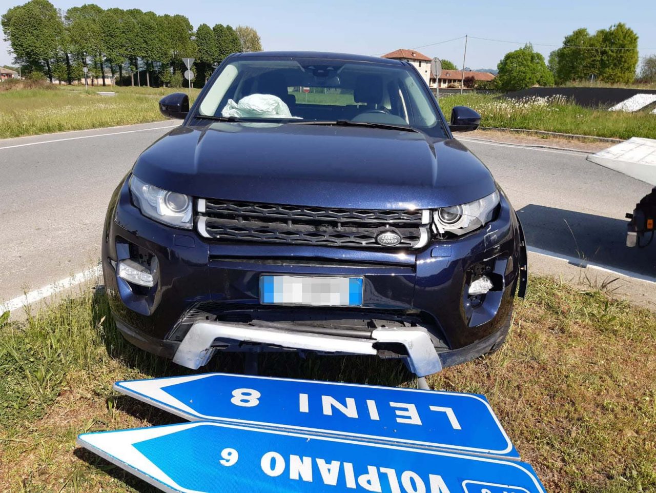 Carro attrezzi tampona un suv, conducente in ospedale