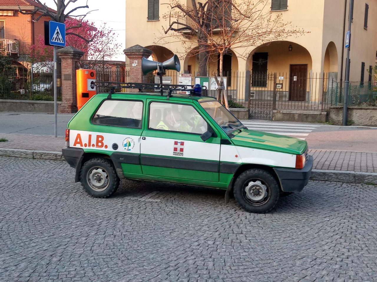 Parte la distribuzione di mascherine agli over 65 di San Raffaele Cimena. VIDEO