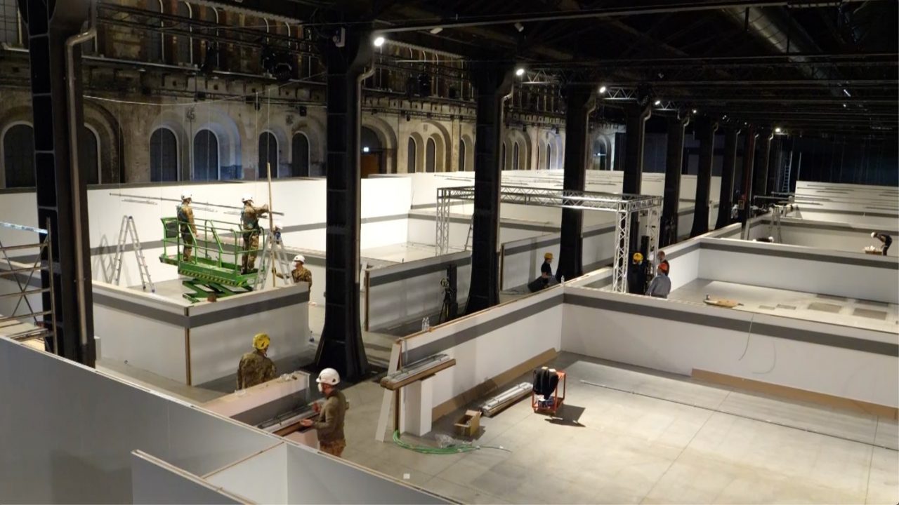 Ospedale Covid, proseguono i lavori per l’allestimento alle Ogr di Torino. LE FOTO