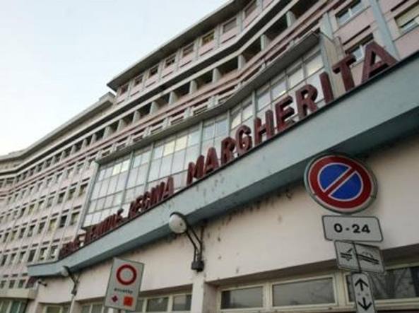 Mille mascherine per bambini donate all’ospedale Regina Margherita grazie al canarino Nelson Whitman