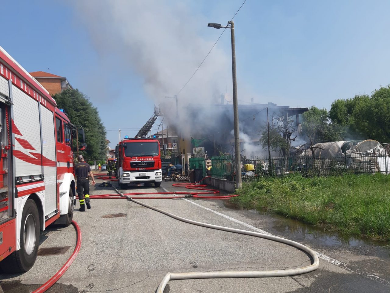 A fuoco casa a Leinì, morta una donna