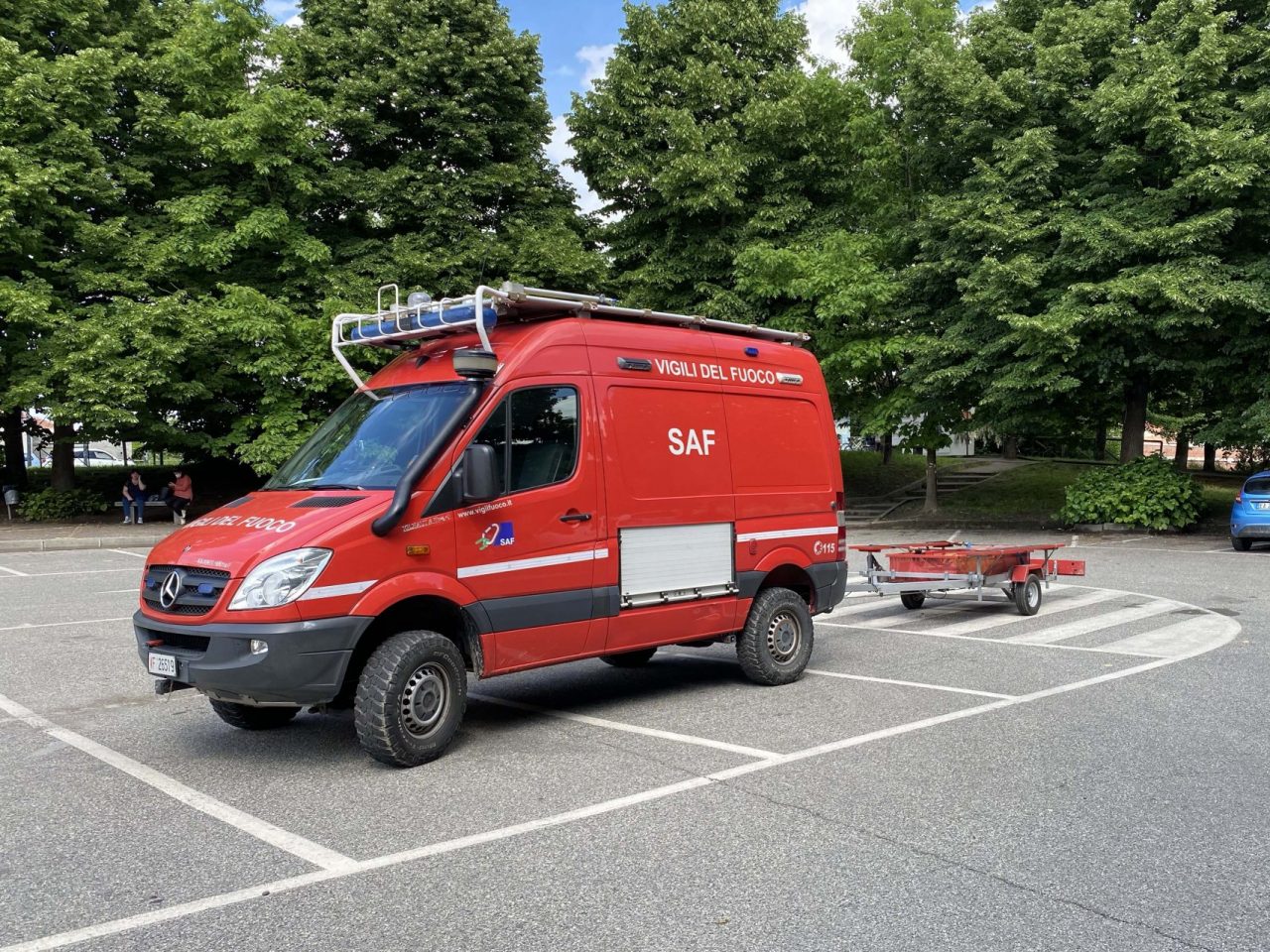 Si getta in acqua, riprese le ricerche di un uomo – IL VIDEO