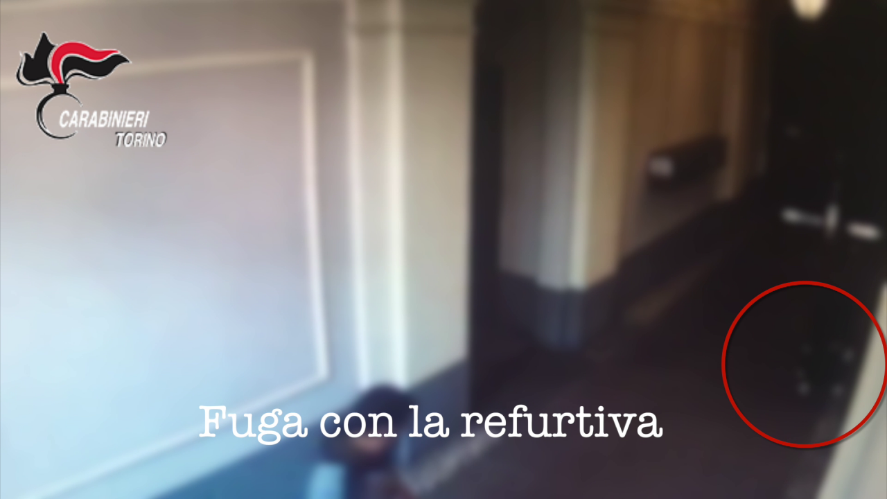 Svaligia il negozio della parrucchiera chiuso per l’emergenza sanitaria, arrestato VIDEO