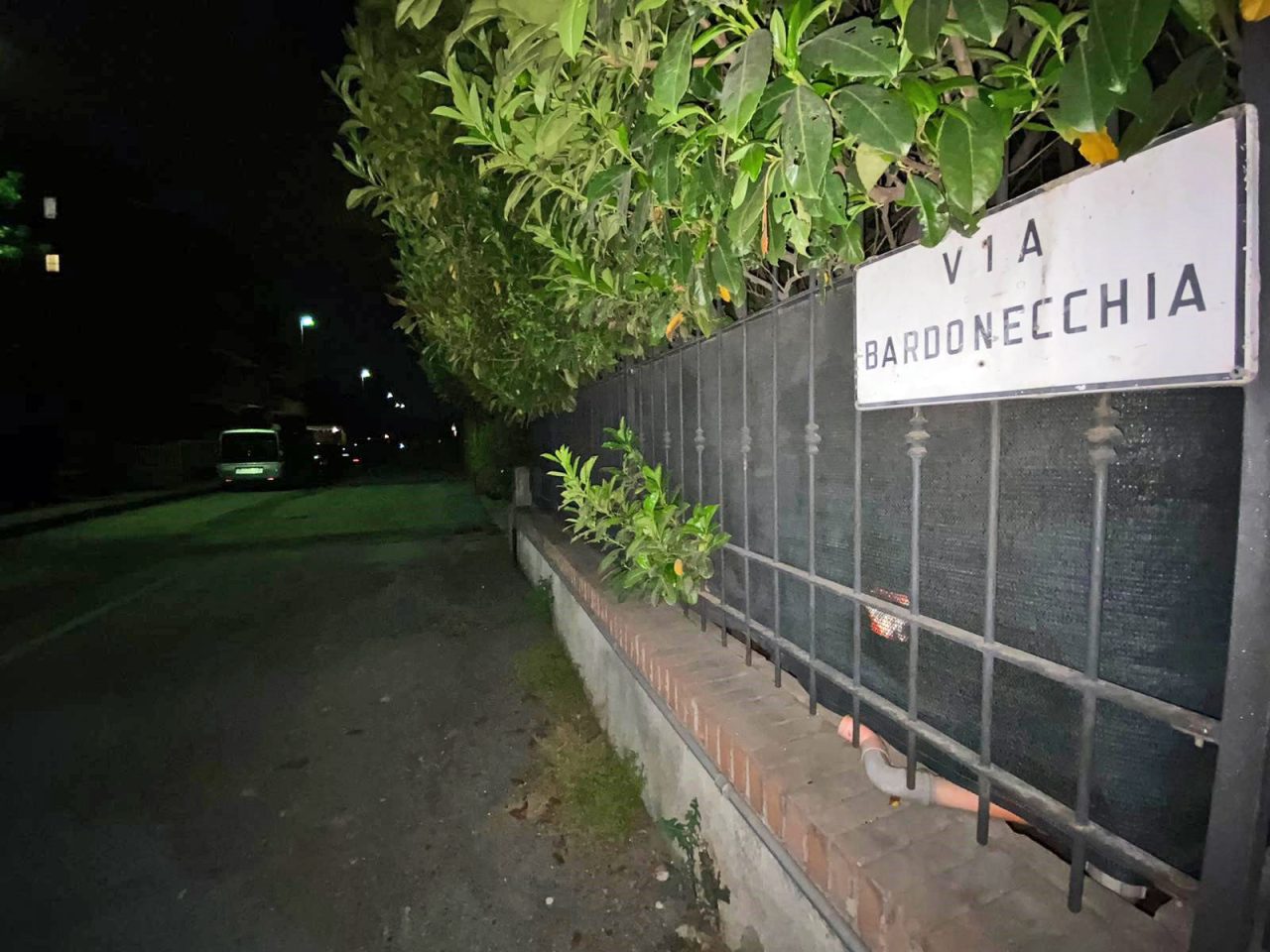 Trovato senza vita in casa, un dramma in città