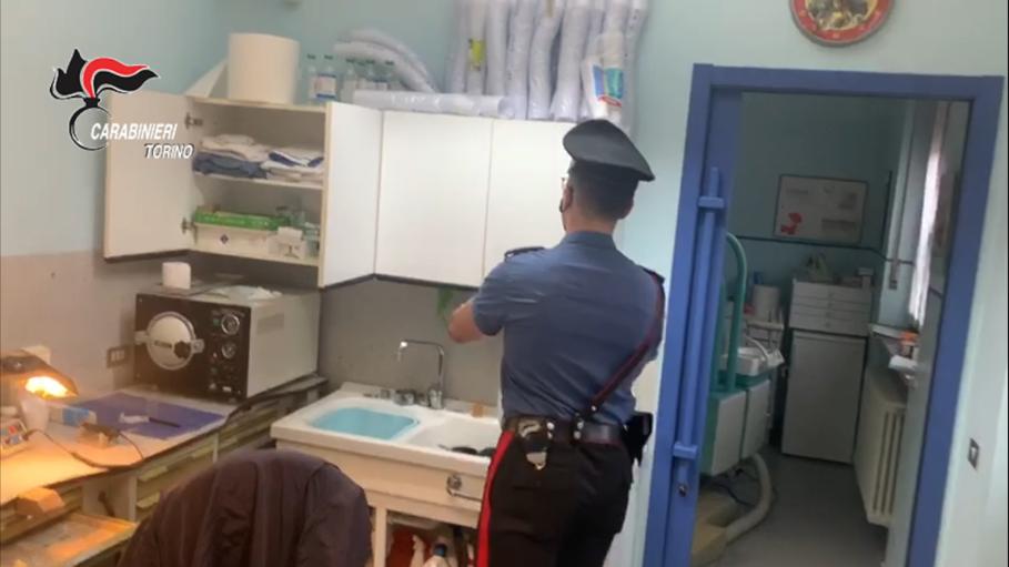 Studio dentistico abusivo scoperto dai Carabinieri