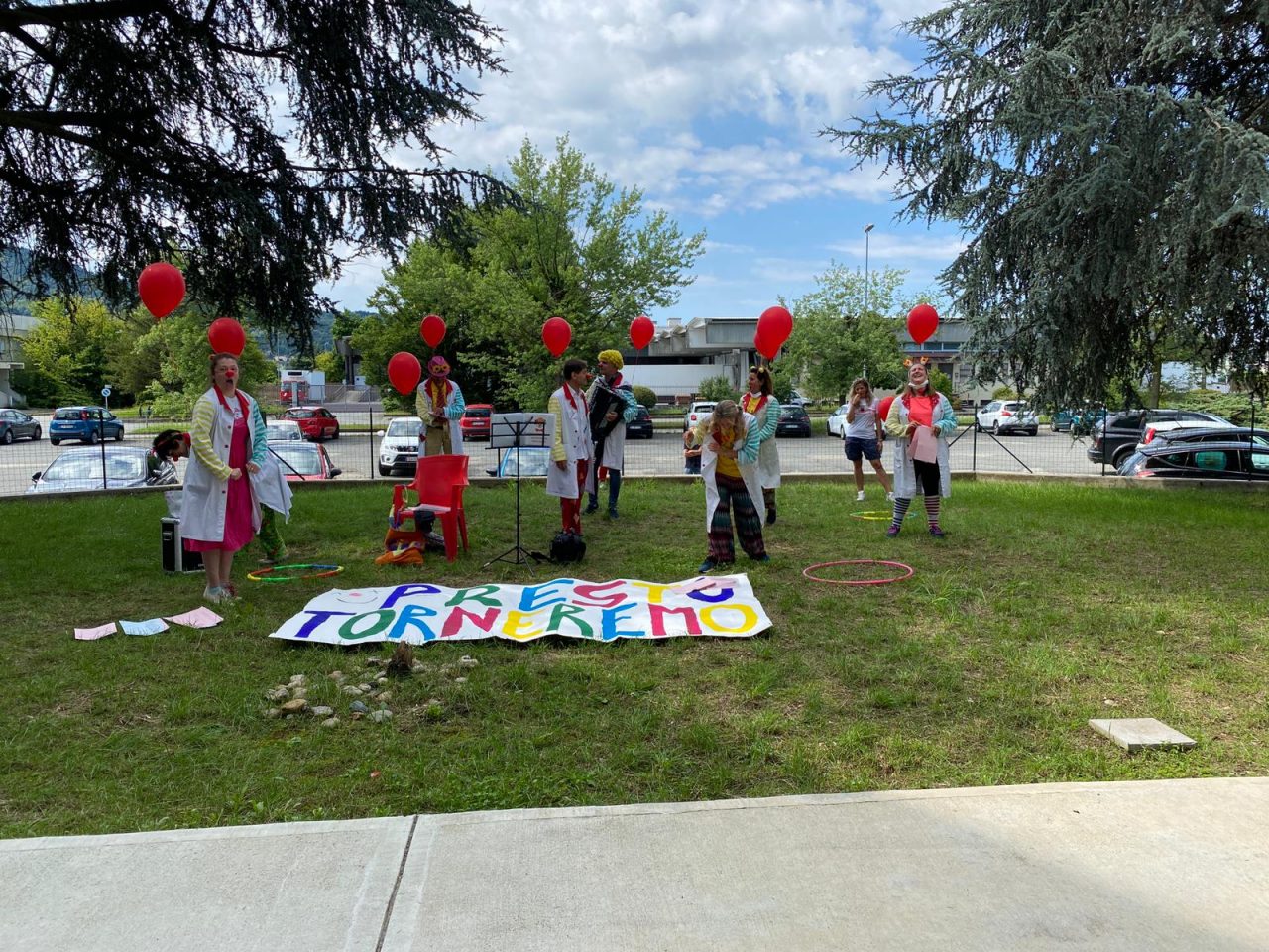 Flash mob per gli ospiti della Rsa Sereni Orizzonti.VIDEO