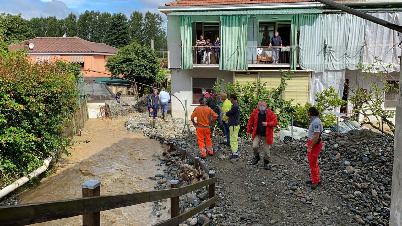 Danni a San Mauro per il maltempo. Via Casale chiusa al traffico per una frana. VIDEO
