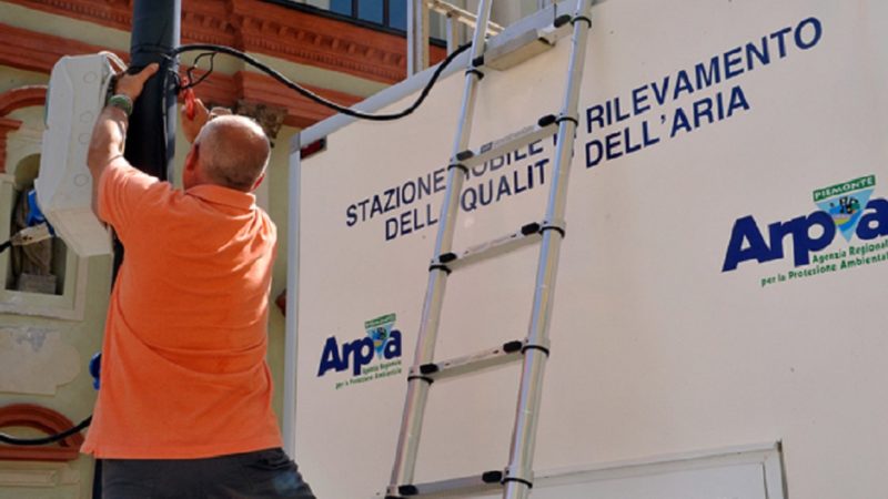 Forti odori e puzze a Settimo: in corso i rilievi dell’Arpa