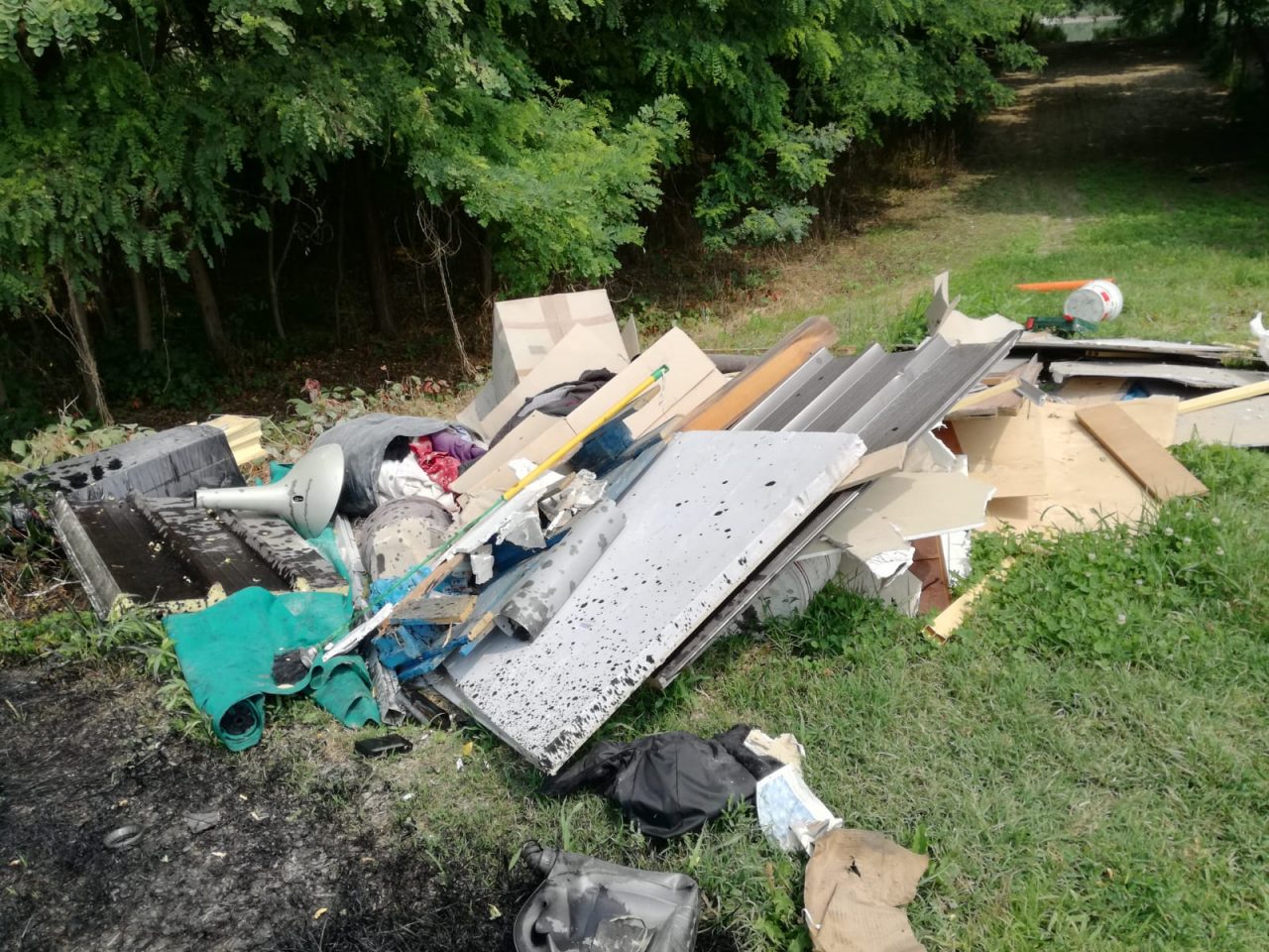 Discariche abusive, ancora abbandoni a Castiglione. FOTO