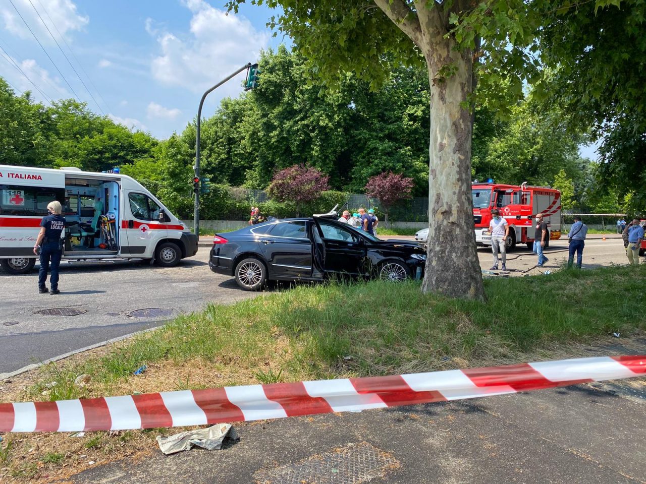Scontro tra due auto a Torino: morta una donna