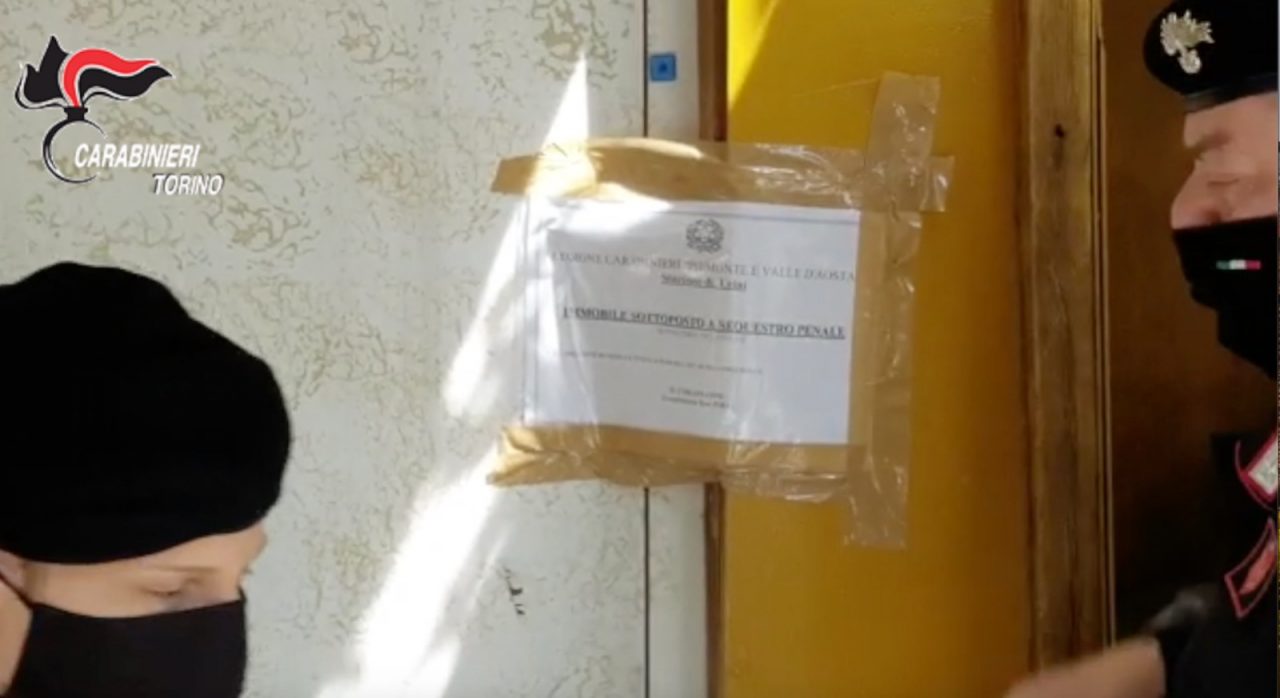 Blitz al campo nomadi, sequestrate tre abitazioni abusive – IL VIDEO