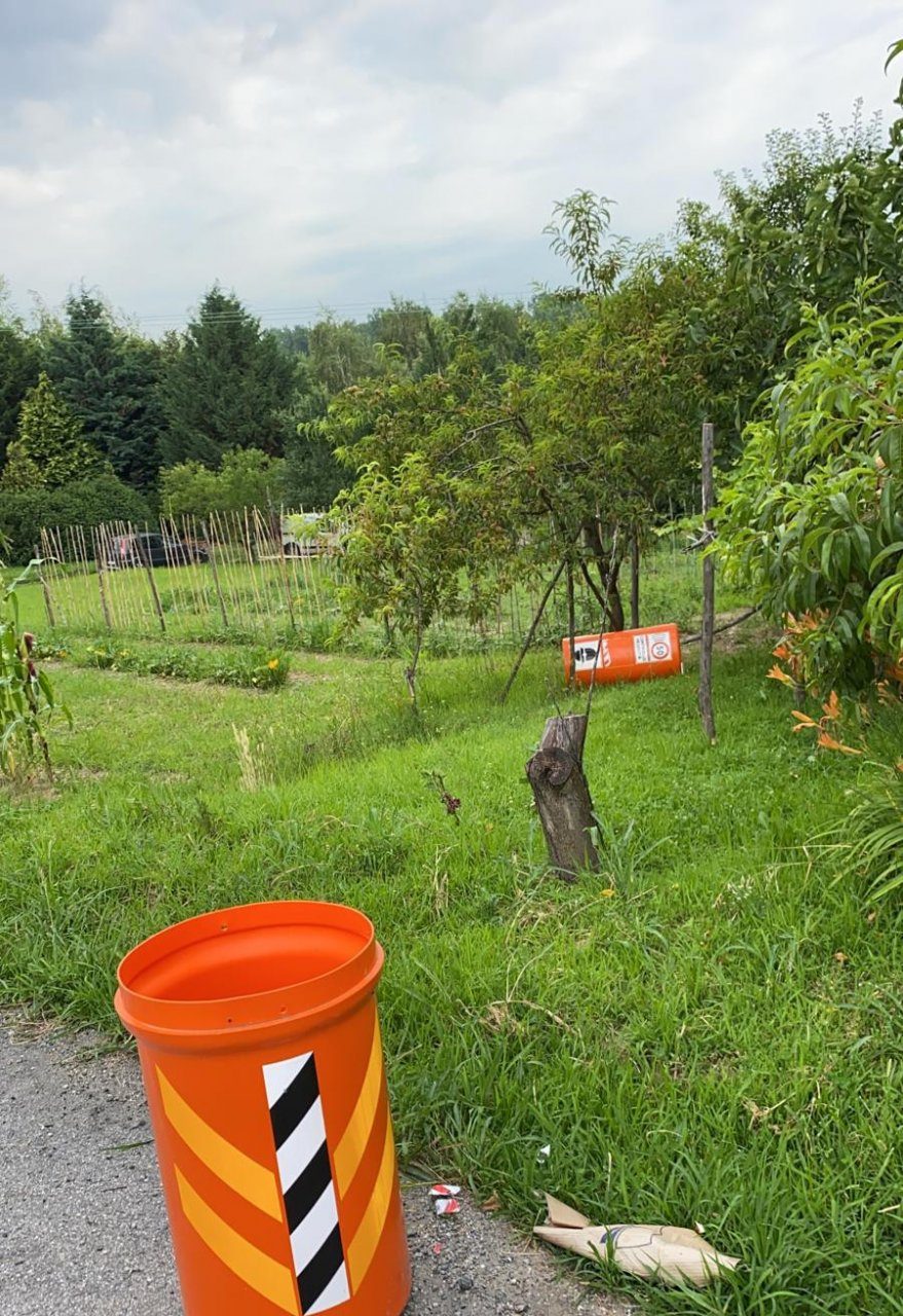 Dissuasore di velocità distrutto nella notte: è un atto vandalico
