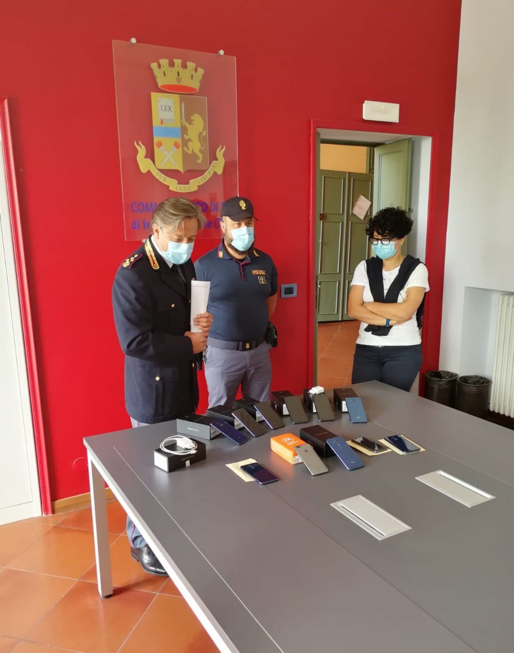 Rubati telefoni all’Asl To4, ritrovati e restituiti – FOTO E VIDEO