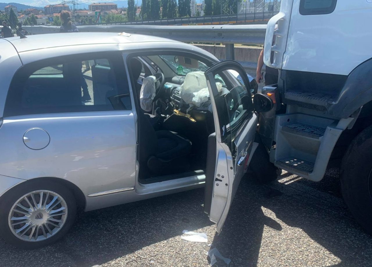 Incidente sul cavalcavia 8 agosto: intervengono vigili del fuoco e volontari del 118