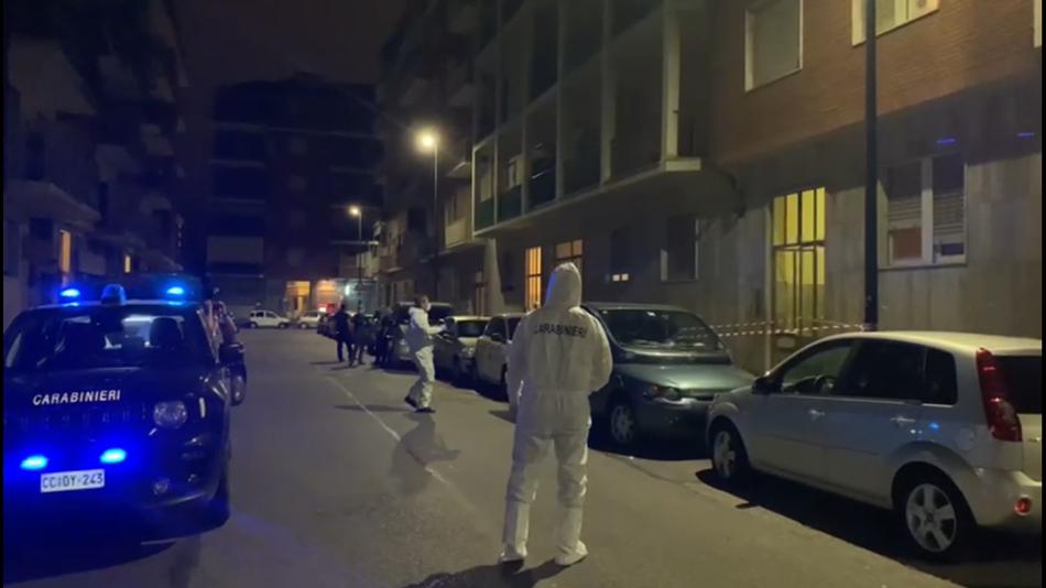 Omicidio a Torino, trentenne uccide i genitori e poi vaga per strada