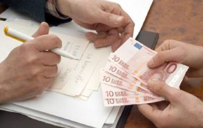 Finti vigili rubano oro e 15mila euro in contanti