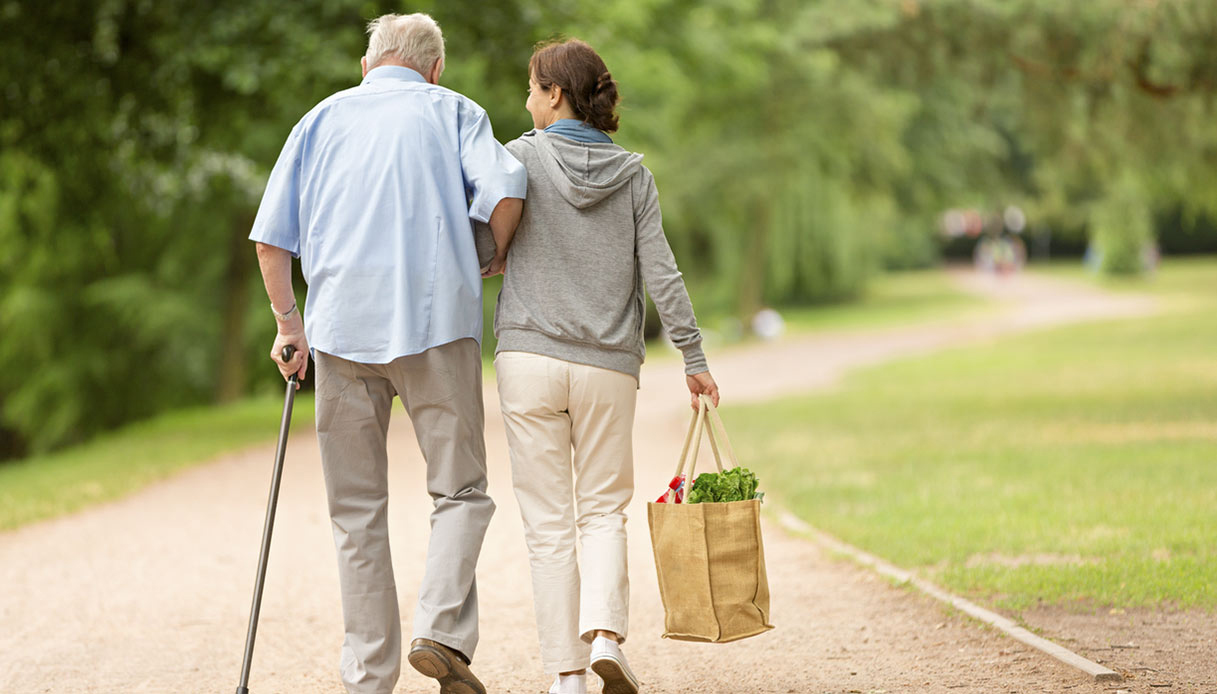 Sedotto e derubato, la badante gli porta via 500mila euro