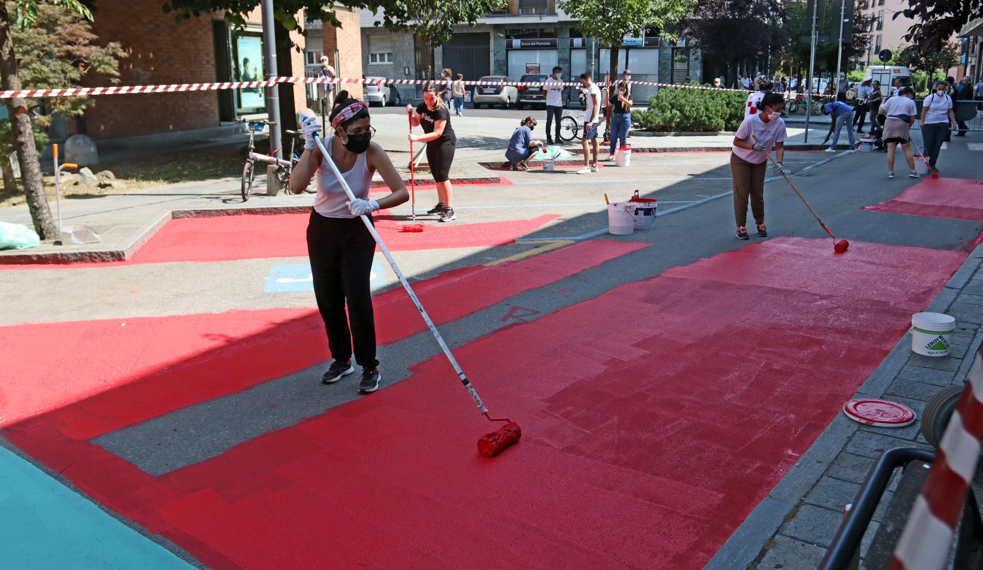 I lavori per l'allestimento  visuale della nuova Ztl in centro a Settimo