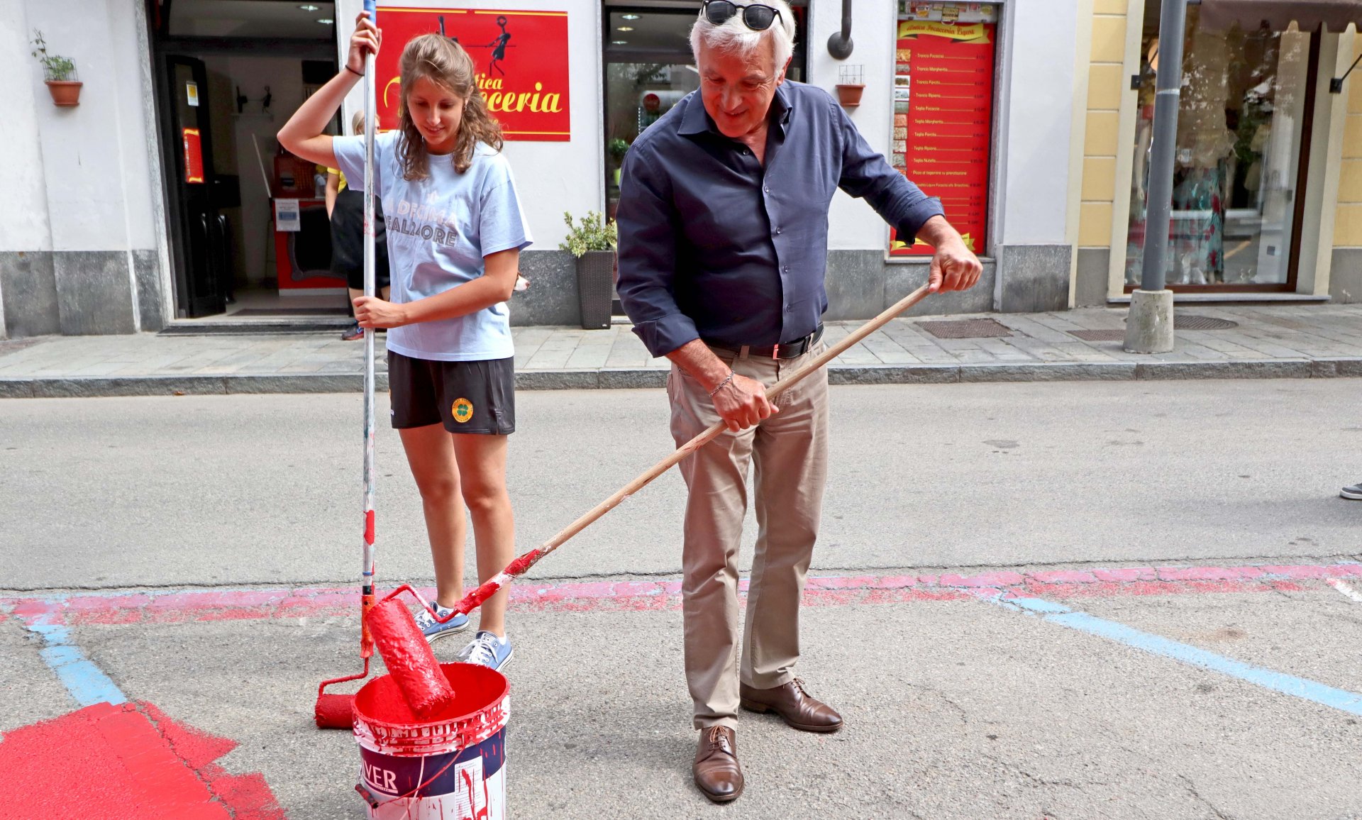 Anche il vicesindaco Giancarlo Brino tra i volontari impegnati nei lavori