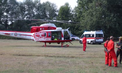 Sbalzato dalla bici sul sentiero, soccorso dall’elicottero dei vigili del fuoco e dal 118 FOTO e VIDEO