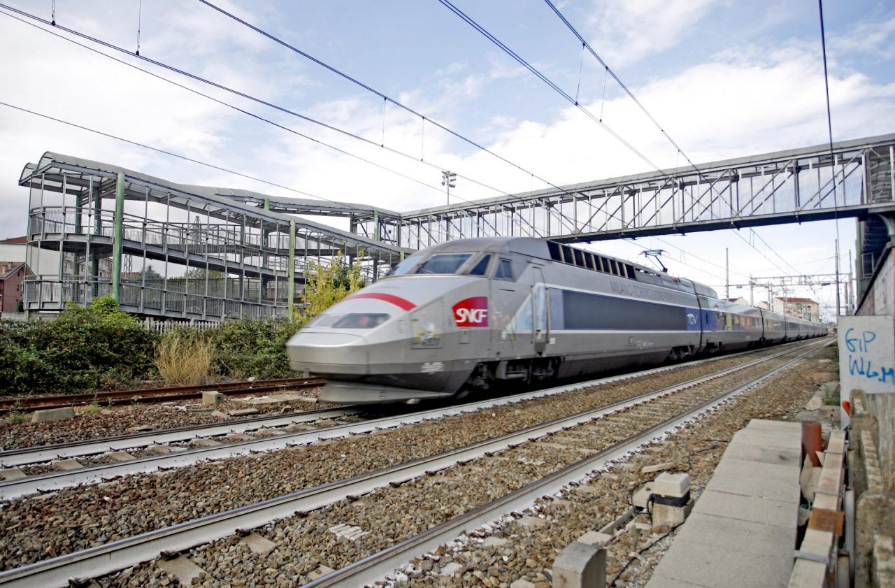 Passerella pedonale di via Brofferio, ripresi i lavori per il ripristino