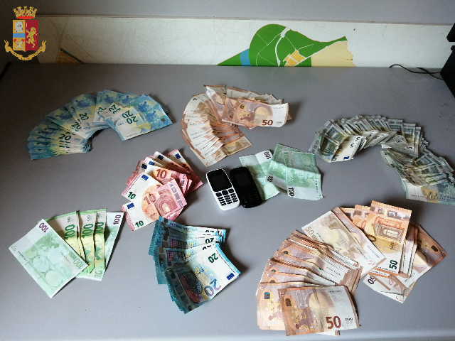 Continui maltrattamenti alla moglie, nascondeva i soldi per non contribuire alle spese familiari: arrestato