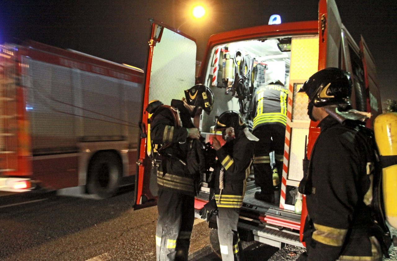 Auto in fiamme dopo un tamponamento tra Volpiano Sud e Settimo