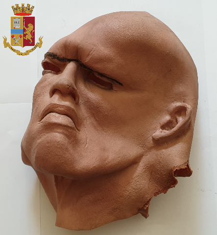 Rapina in banca con la minaccia del contagio