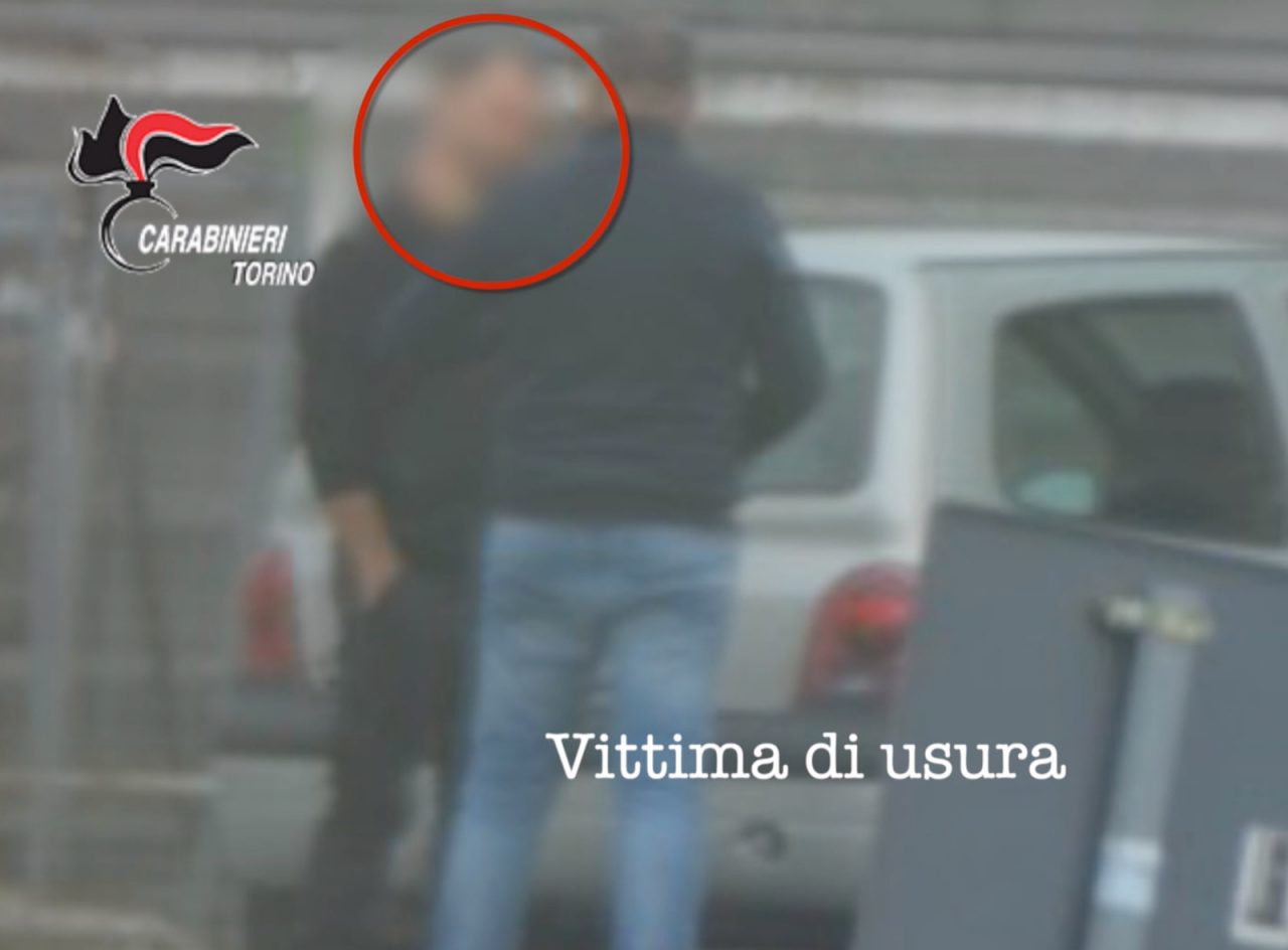 Prestavano soldi ottenuti con il traffico di stupefacenti, 17 arresti